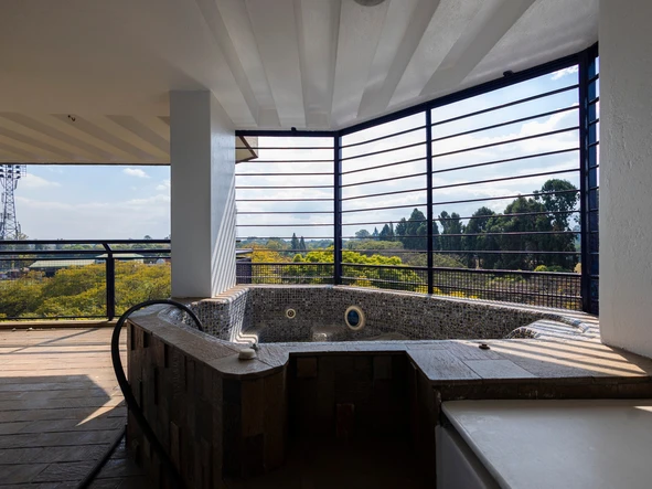 4 Bedroom Flat & Apartment