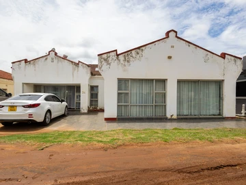 Spacious Neat Garden Flat