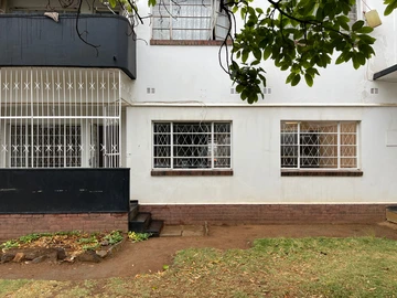 2 Bedroom Flat & Apartment