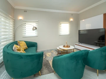 2 Bedroom Flat & Apartment