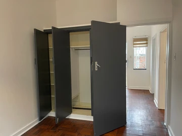 2 Bedroom Flat & Apartment