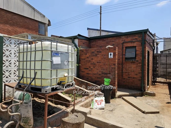 Warehouse/Offices In Donnington