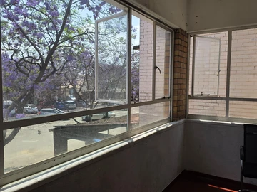 2 Bedroom Flat & Apartment