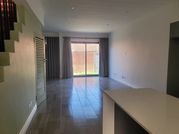 2 Bedroom Flat & Apartment