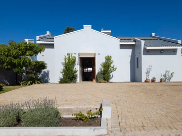 3 Bedroom Flat & Apartment