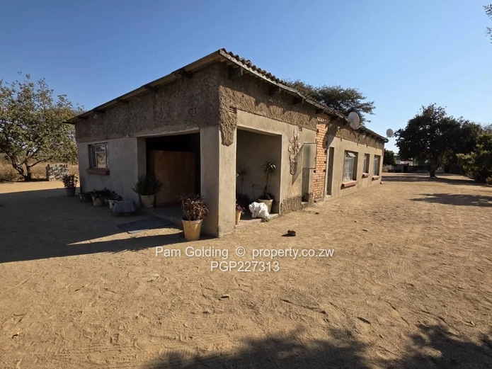 Trenance 6 bedroomed house for sale on 4000 sqm