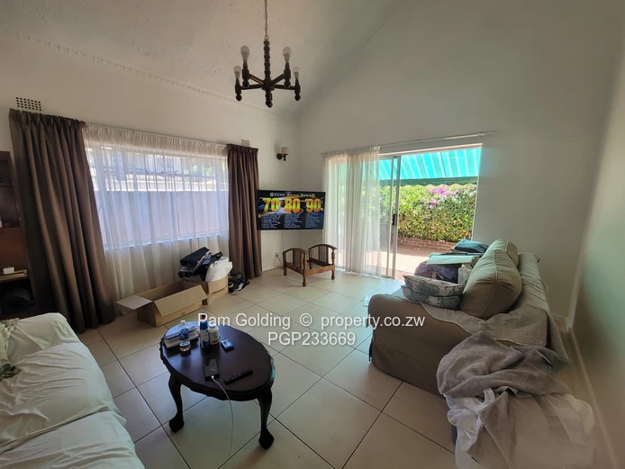 A Garden Flat With A Garden !!!