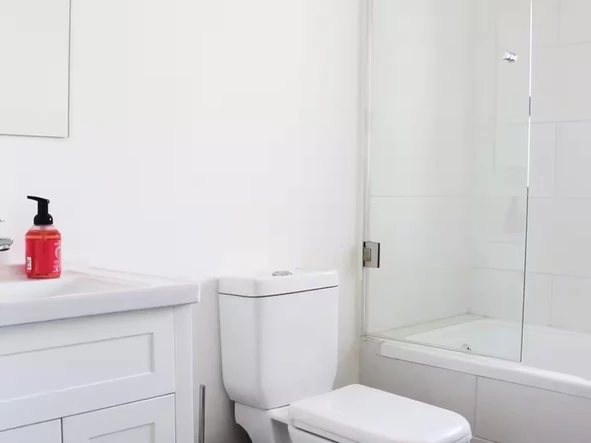 3 Bedroom Flat & Apartment