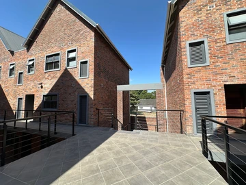 3 Bedroom Flat & Apartment