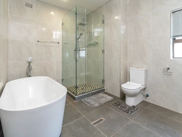 3 Bedroom Flat & Apartment