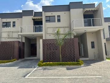 3 Bedroom Flat & Apartment