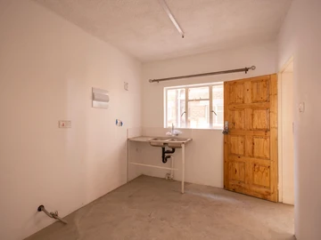 2 Bedroom Flat & Apartment