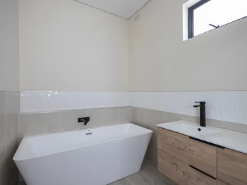 3 Bedroom Flat & Apartment