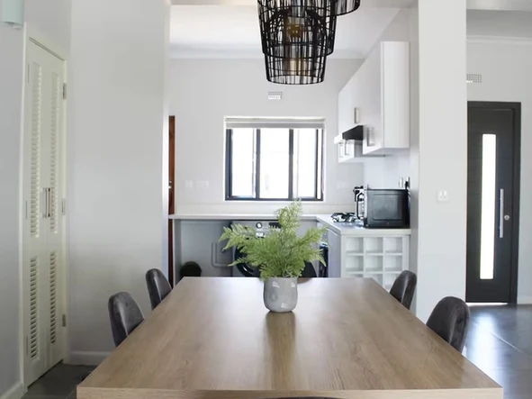 3 Bedroom Flat & Apartment