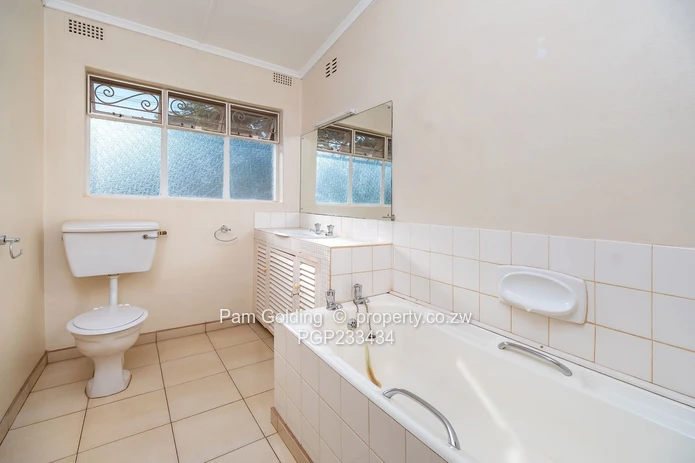 4 Bedroom House in a Quiet Complex (Sole Mandate)