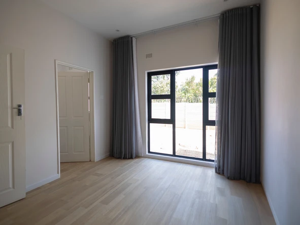 3 Bedroom Flat & Apartment