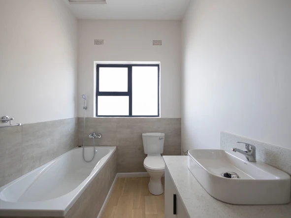 3 Bedroom Flat & Apartment