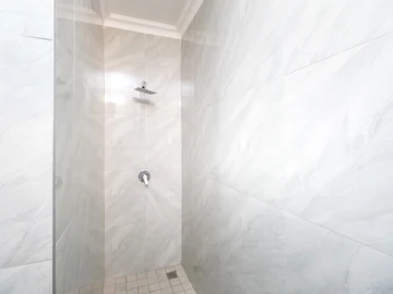 2 Bedroom Flat & Apartment