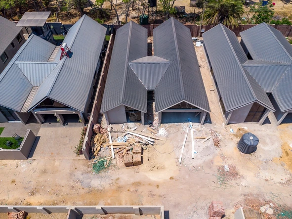 4 Bedroom Flat & Apartment