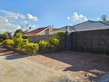 Neat Clean 4 Bedroomed House with Title Deeds
