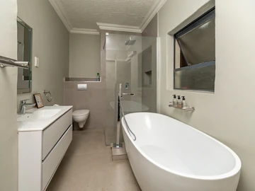 3 Bedroom Flat & Apartment