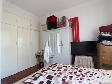 2 Bedroom Flat & Apartment