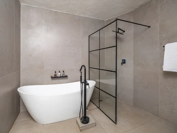 3 Bedroom Flat & Apartment