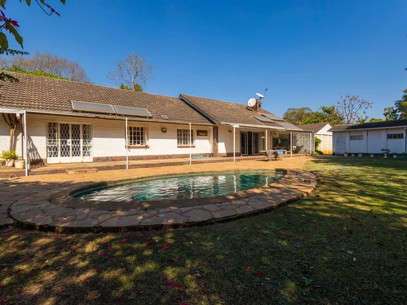 Home With A Cottage In Quiet Close