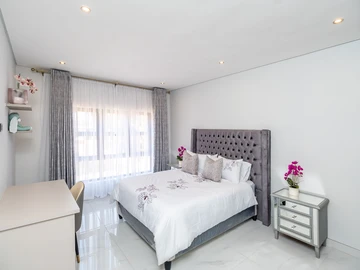 3 Bedroom Flat & Apartment