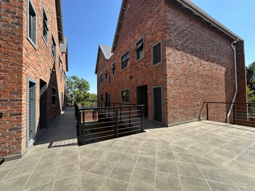 3 Bedroom Flat & Apartment