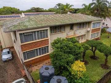 Neat first floor flat close to Avondale and Kensington shops