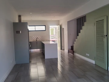 2 Bedroom Flat & Apartment