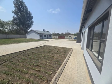 3 Bedroom Flat & Apartment