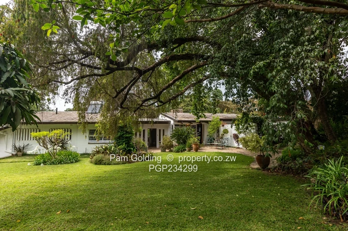 Spacious Family Home on Prime Rolf Valley Acreage (Sole Mandate)