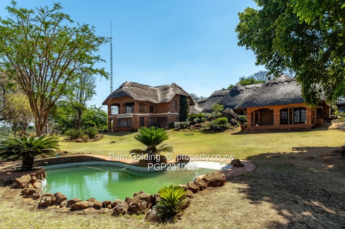 4Acre Thatched Family Home in Hogerty Hill