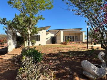 spacious 3-bedroom house with scenic views in Sunninghill