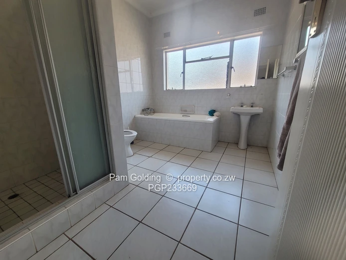 A Garden Flat With A Garden !!!