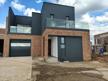 Contemporary 4-Bedroom Townhouse for Rent 