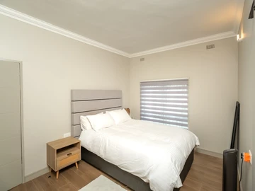 2 Bedroom Flat & Apartment