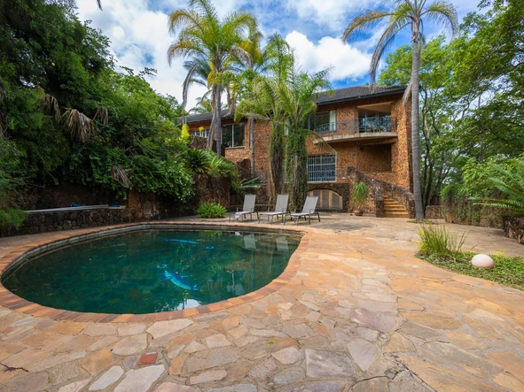 Exclusive 13 Ac Home Bordering The Umwindsi River