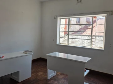 2 Bedroom Flat & Apartment