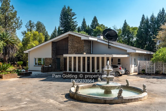 Beautiful Home On The Prestigious Coombe Rd.