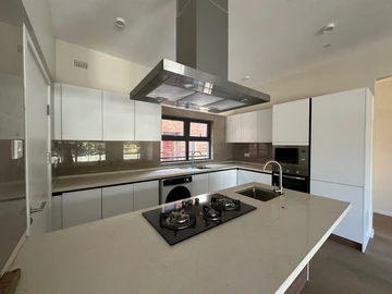 3 Bedroom Flat & Apartment