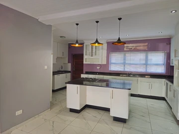 3 Bedroom Flat & Apartment