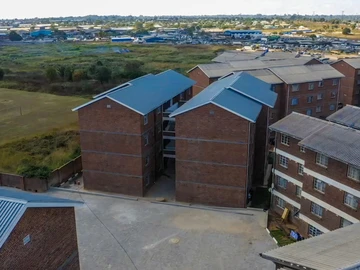 2 Bedroom Flat & Apartment