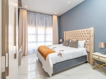 3 Bedroom Flat & Apartment