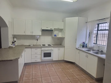3 Bedroom Flat & Apartment
