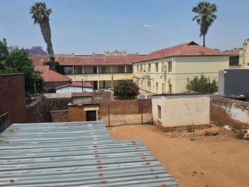 2 Bedroom Flat & Apartment