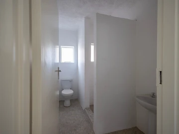 2 Bedroom Flat & Apartment