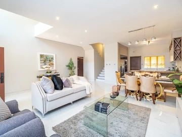 3 Bedroom Flat & Apartment